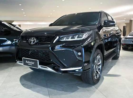 TOYOTA HILUX SW4 2.8 D-4D TURBO DIESEL DIAMOND 7L 4X4 AUTOMÁTICO TOYOTA HILUX SW4 2.8 D-4D TURBO DIESEL DIAMOND 7L 4X4 AUTOMÁTICO